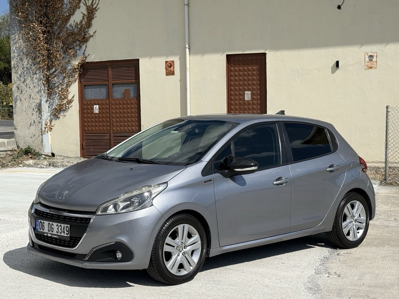 Peugeot 208 1.2 PureTech Signature